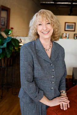 Dream Town Real Estate Consultant - Roni Miles